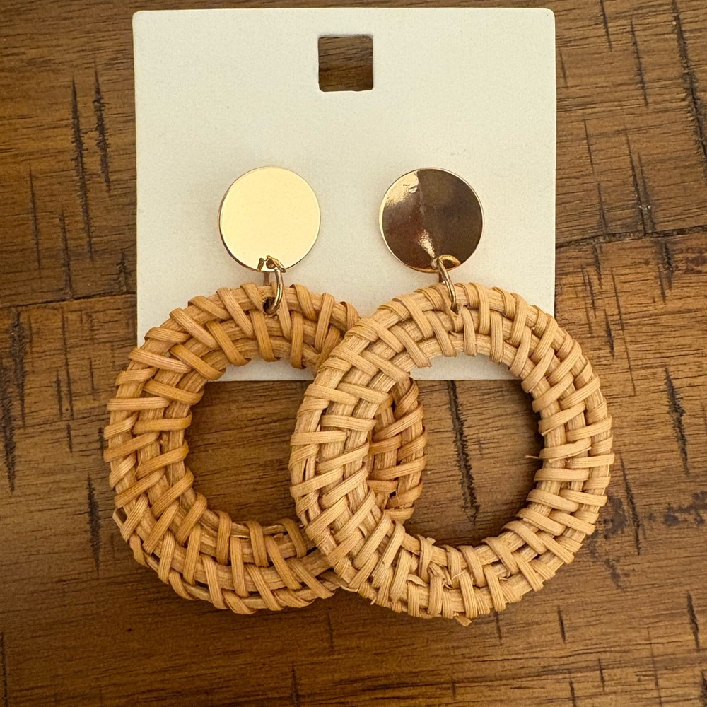 🔴2/$10- Woven Tan Earrings with Gold Accents